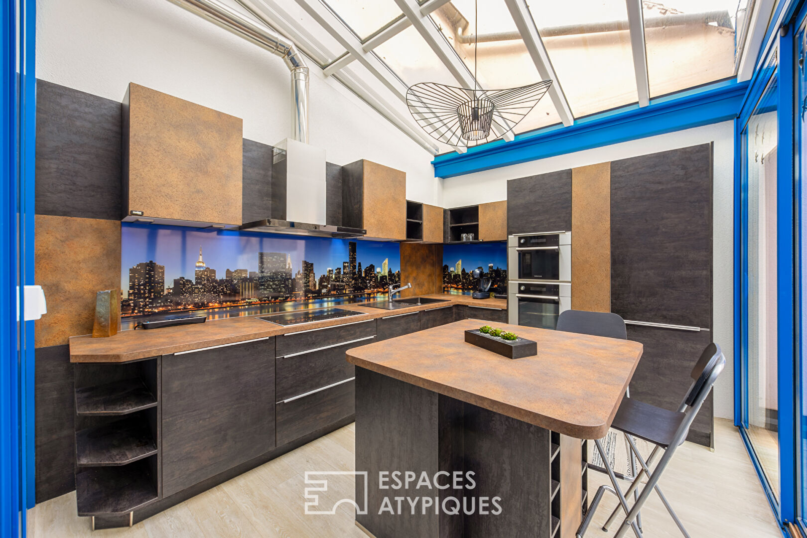 Ensemble immobilier singulier en centre-ville