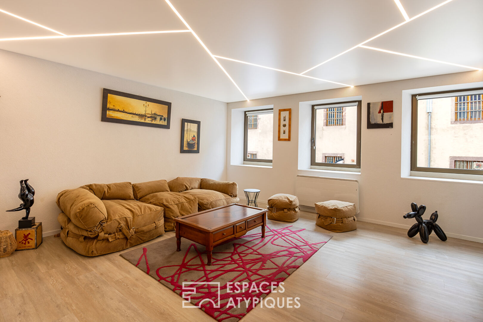 Ensemble immobilier singulier en centre-ville