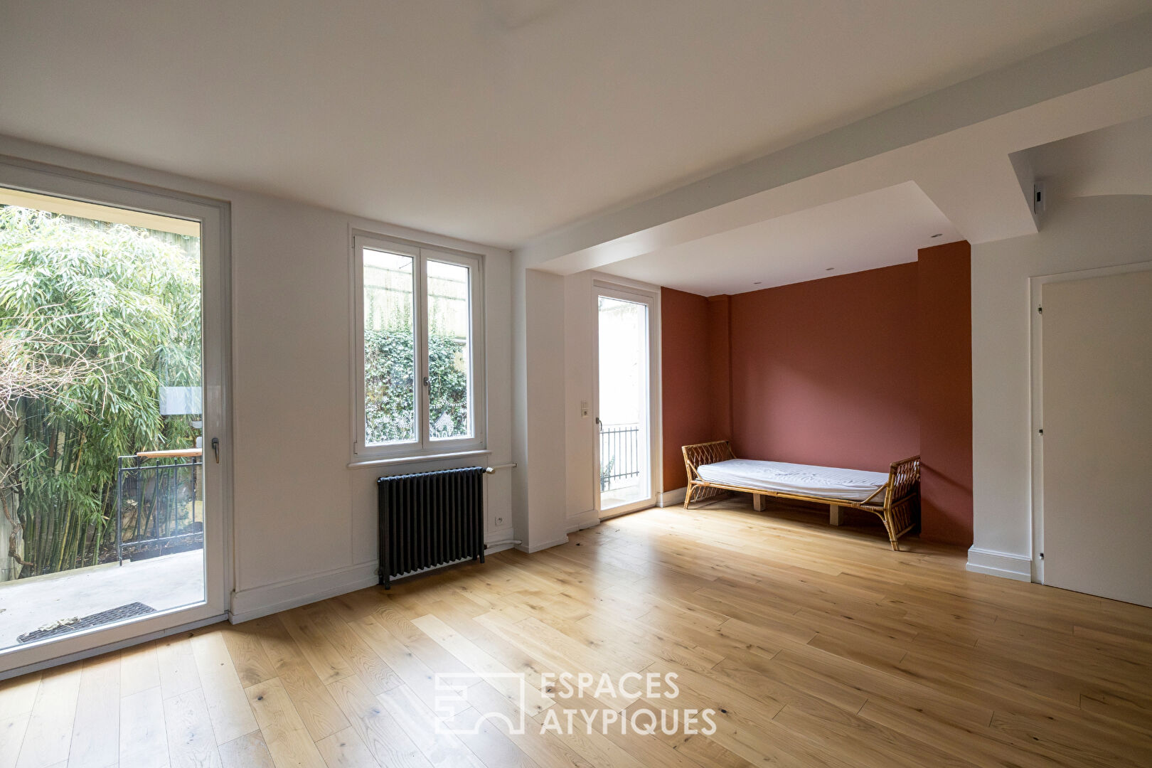 Maison de ville rénovée et sa terrasse à l’abri des regards