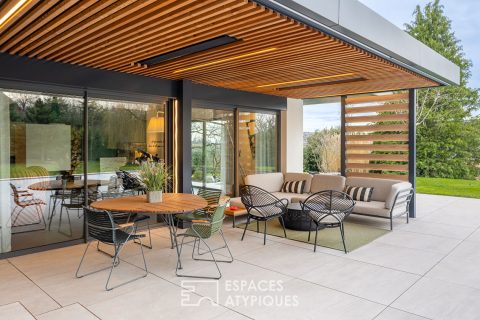 Maison d&rsquo;architecte avec piscine et jardin paysager