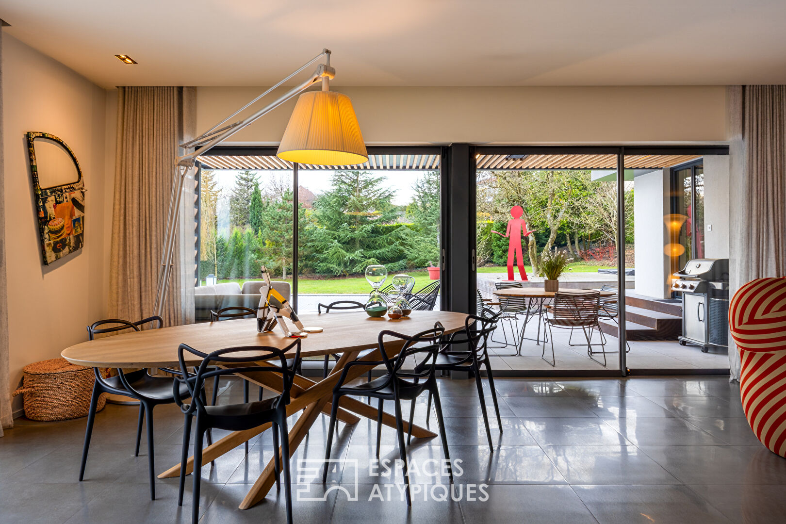 Maison d&rsquo;architecte avec piscine et jardin paysager