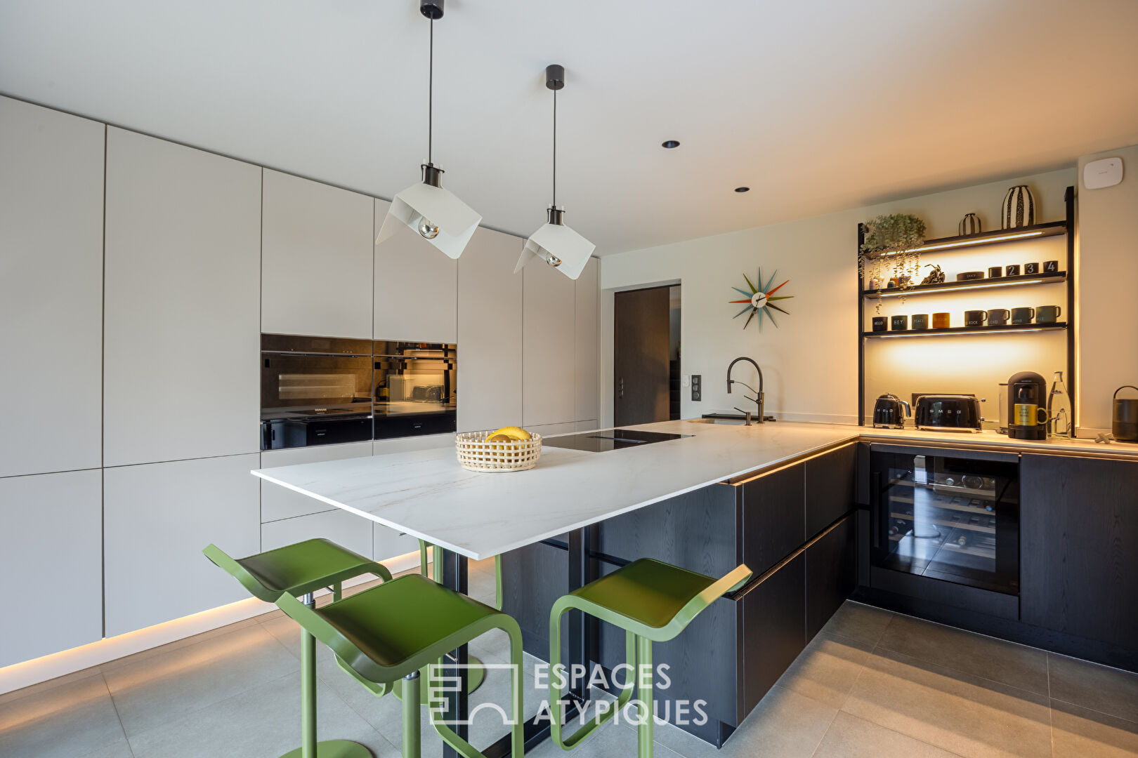 Maison d&rsquo;architecte avec piscine et jardin paysager