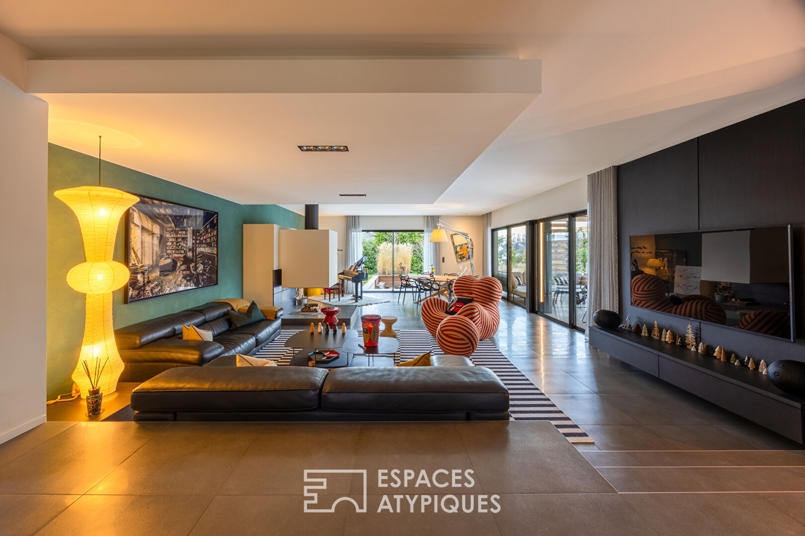 Maison d&rsquo;architecte avec piscine et jardin paysager