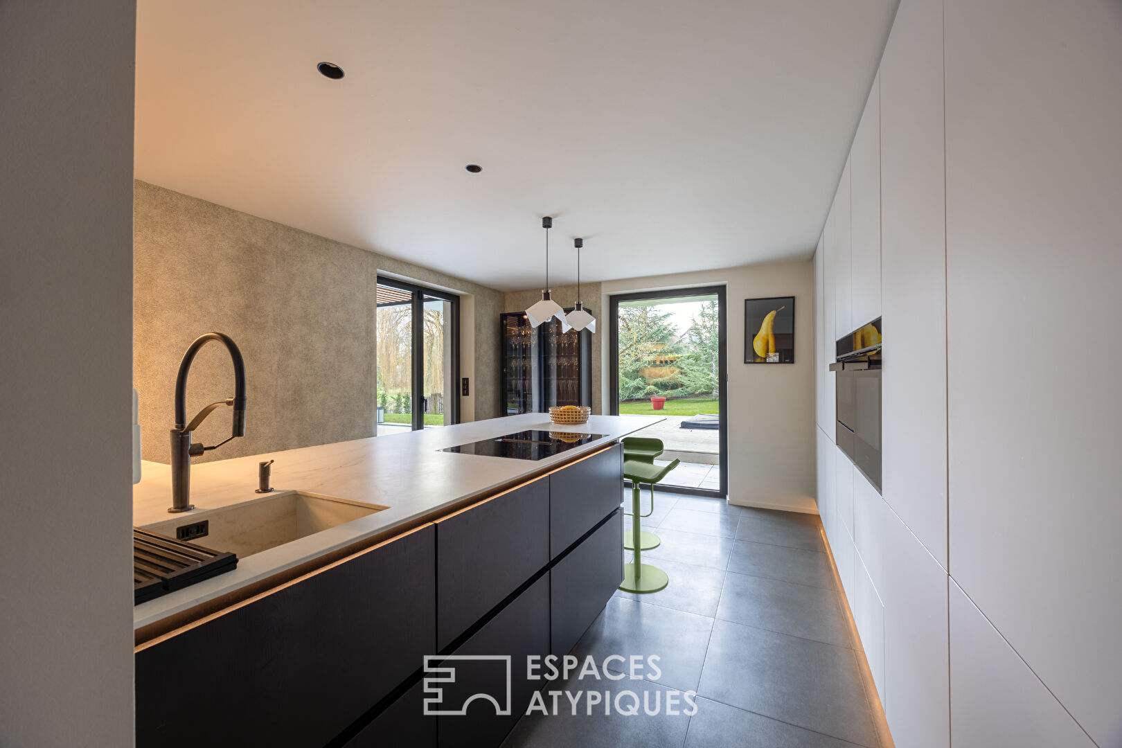 Maison d&rsquo;architecte avec piscine et jardin paysager