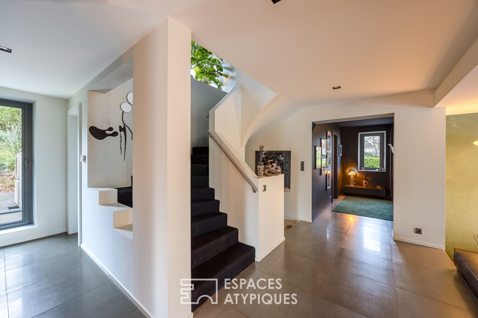 Maison d&rsquo;architecte avec piscine et jardin paysager