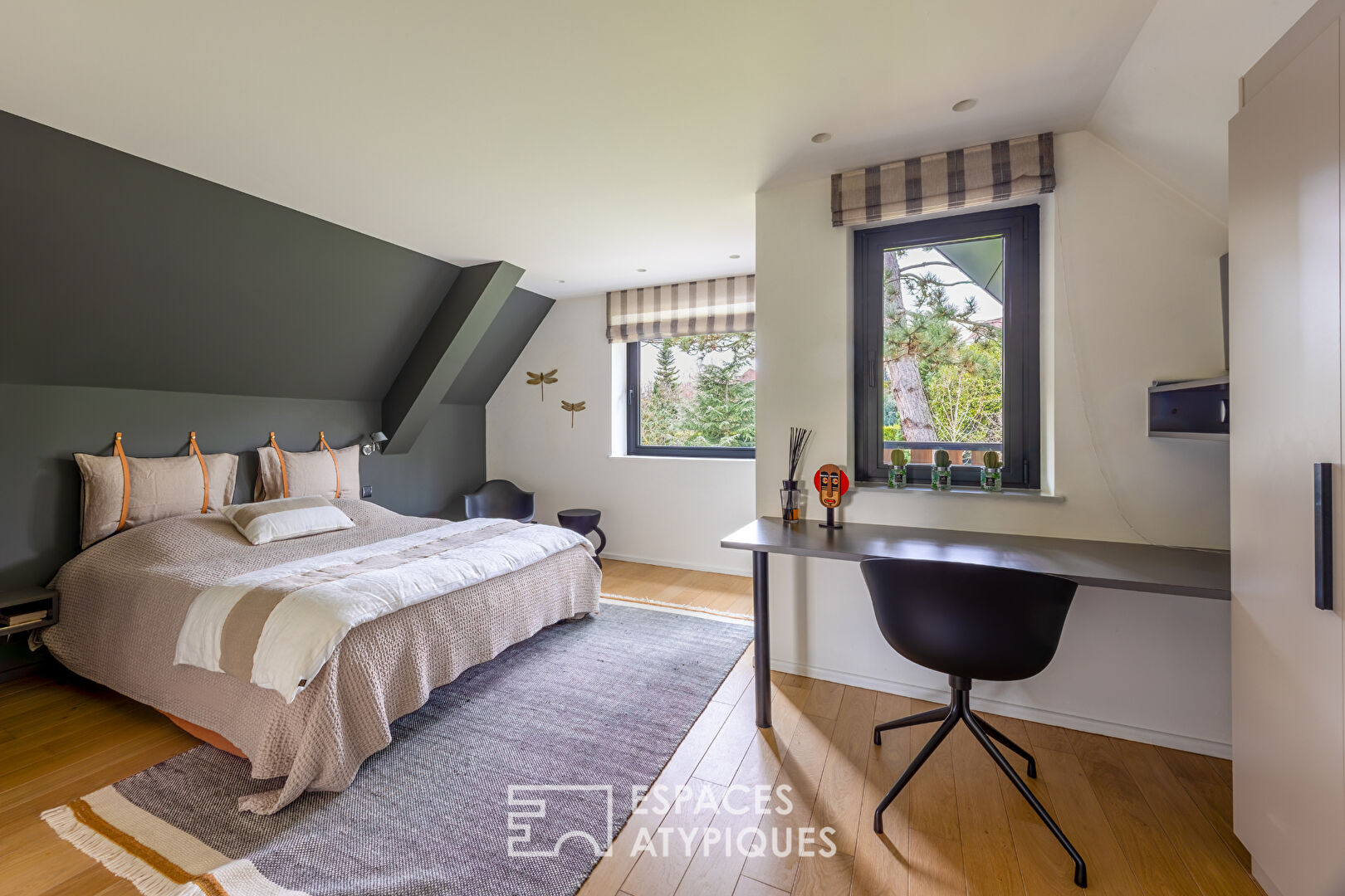 Maison d&rsquo;architecte avec piscine et jardin paysager