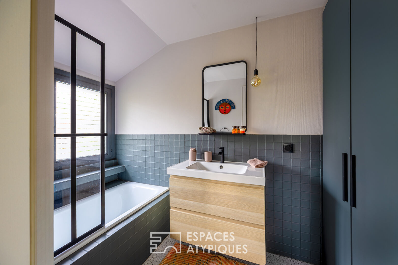 Maison d&rsquo;architecte avec piscine et jardin paysager