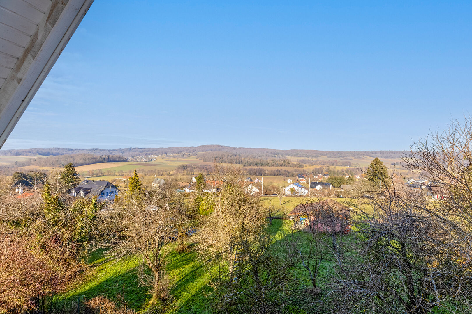 Maison avec vue dégagée à deux pas de la frontière Suisse