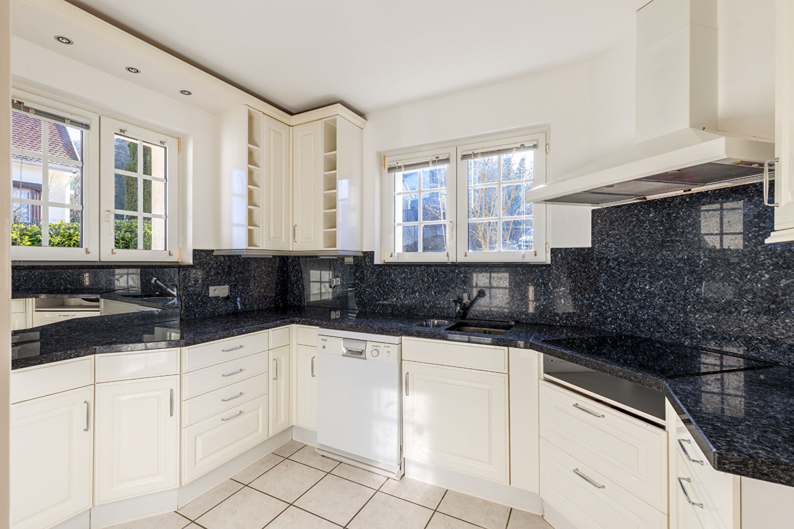 Maison avec vue dégagée à deux pas de la frontière Suisse