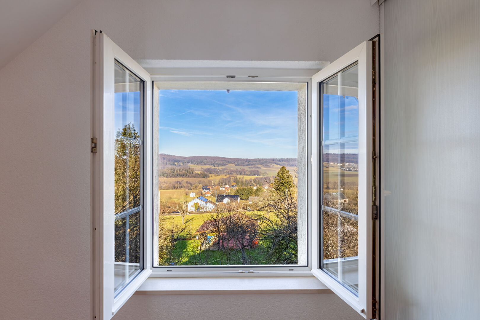 Maison avec vue dégagée à deux pas de la frontière Suisse