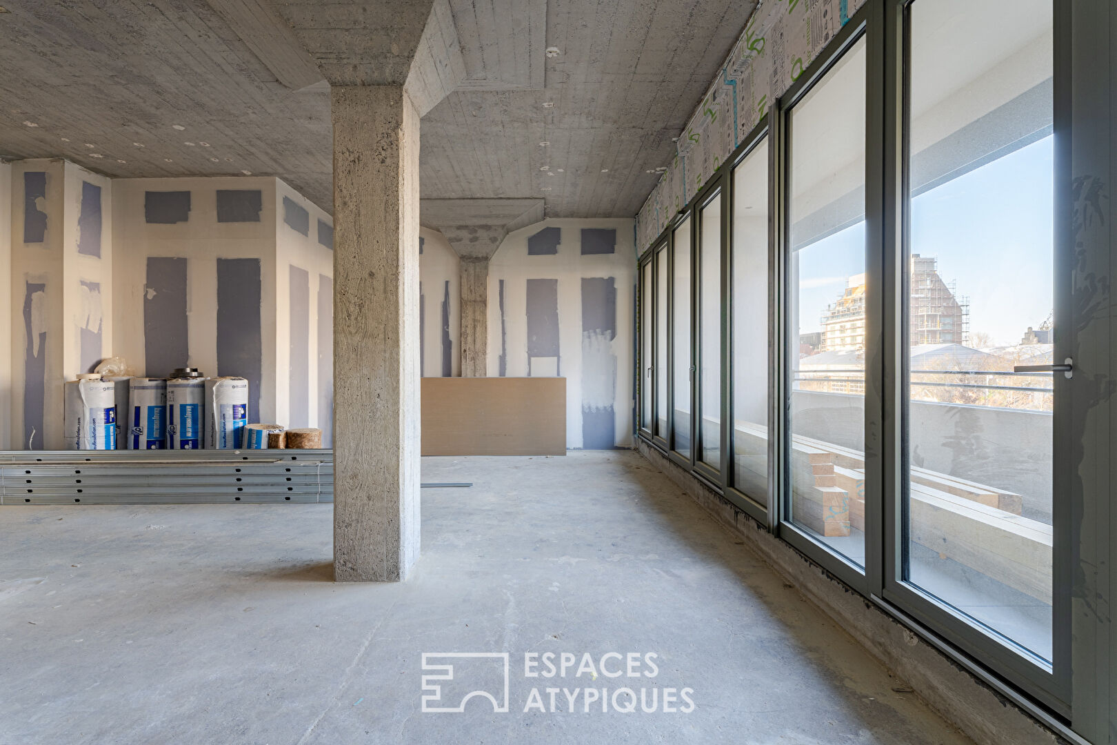 Plateau brut à aménager dans une ancienne imprimerie