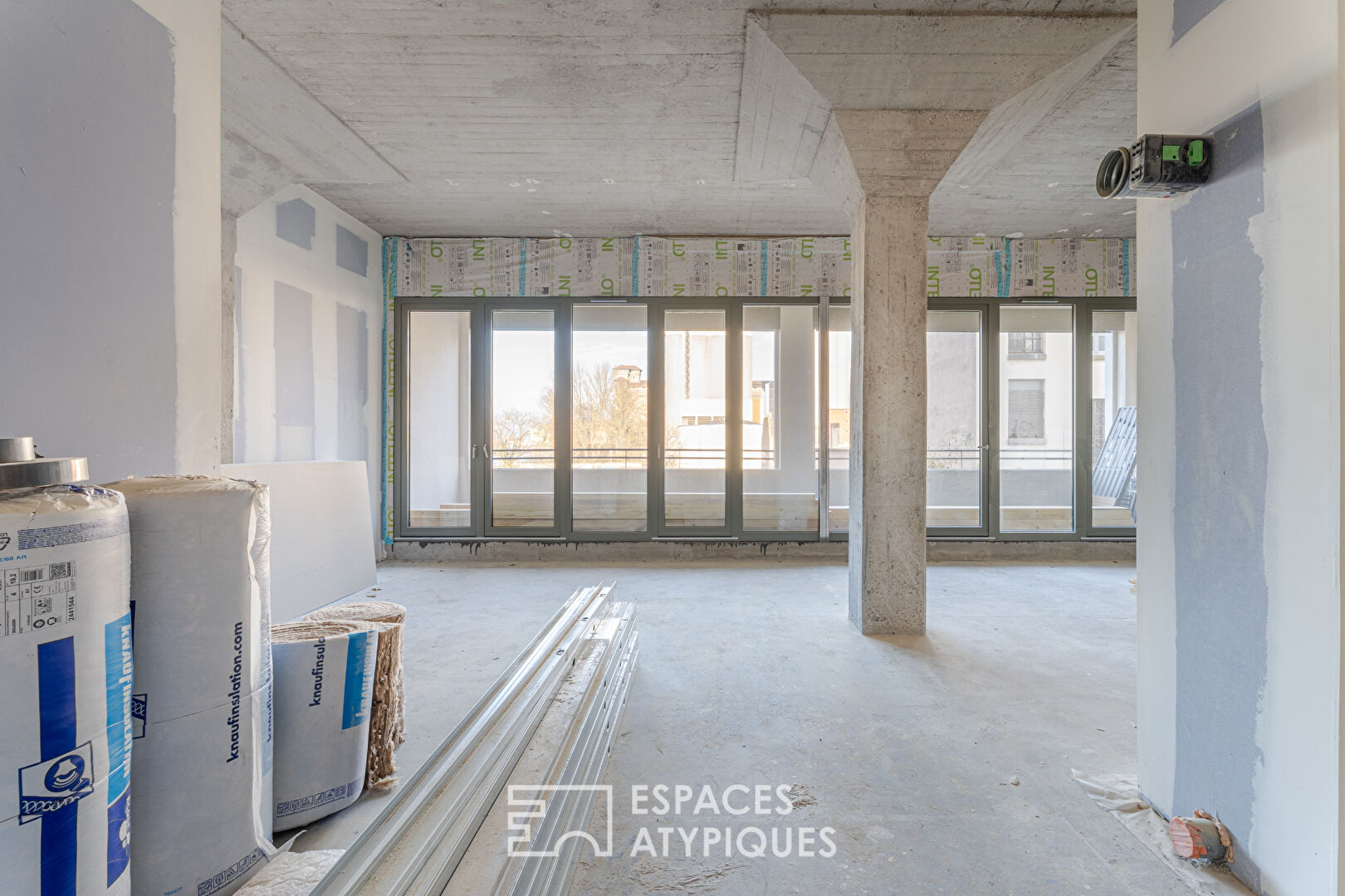 Plateau brut à aménager dans une ancienne imprimerie