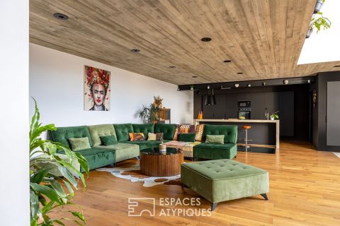 Ancienne grange rénovée à l&rsquo;esprit brutaliste et sa piscine