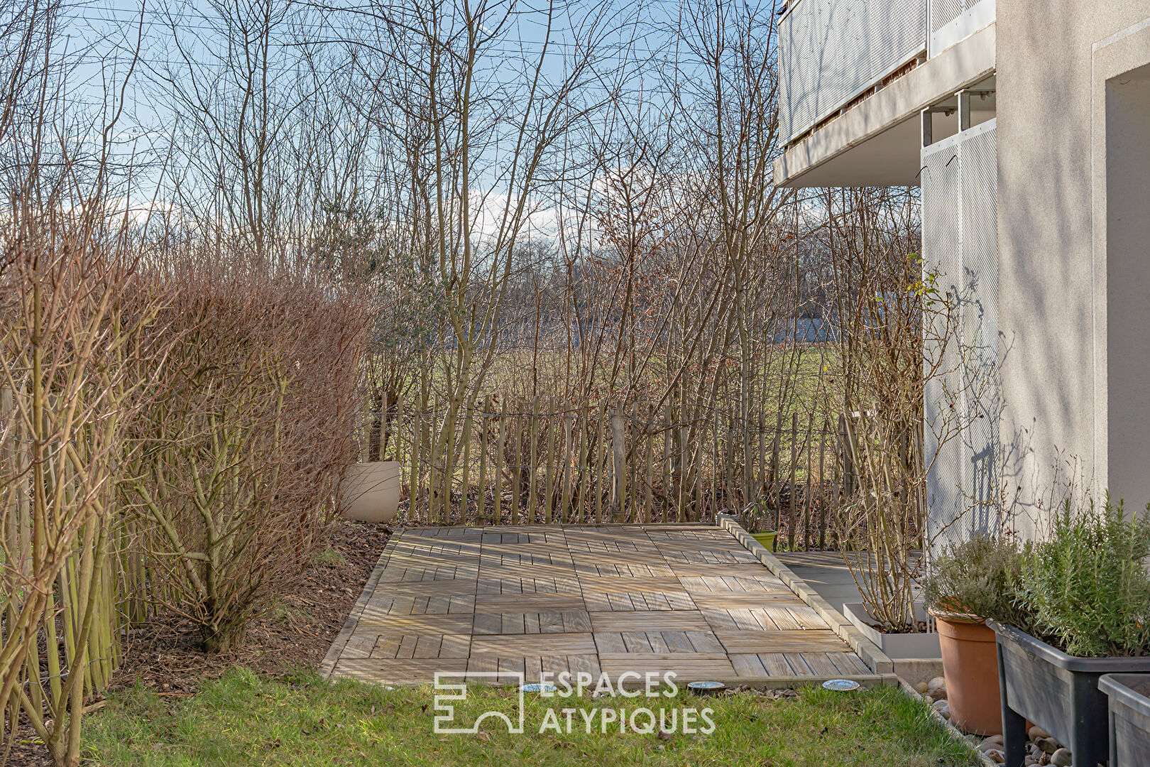 Rez-de-jardin dans un environnement arboré