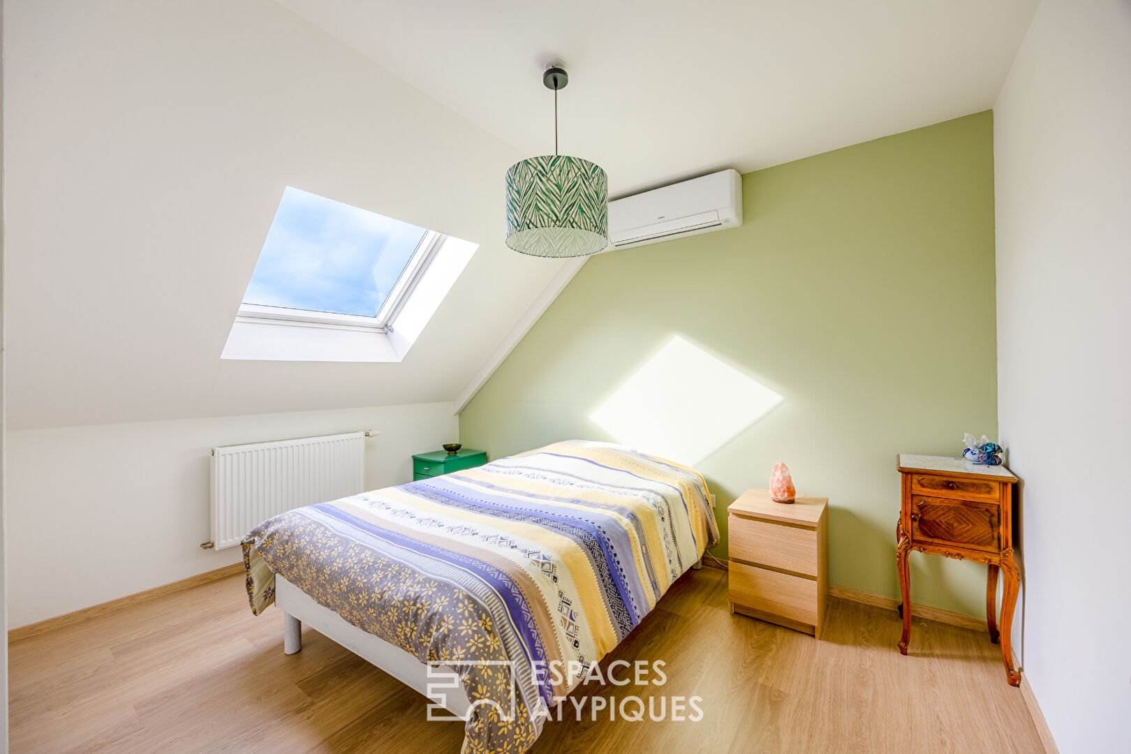 Duplex et sa terrasse à proximité des commodités