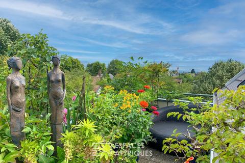 Duplex chaleureux et sa terrasse avec vue dégagée