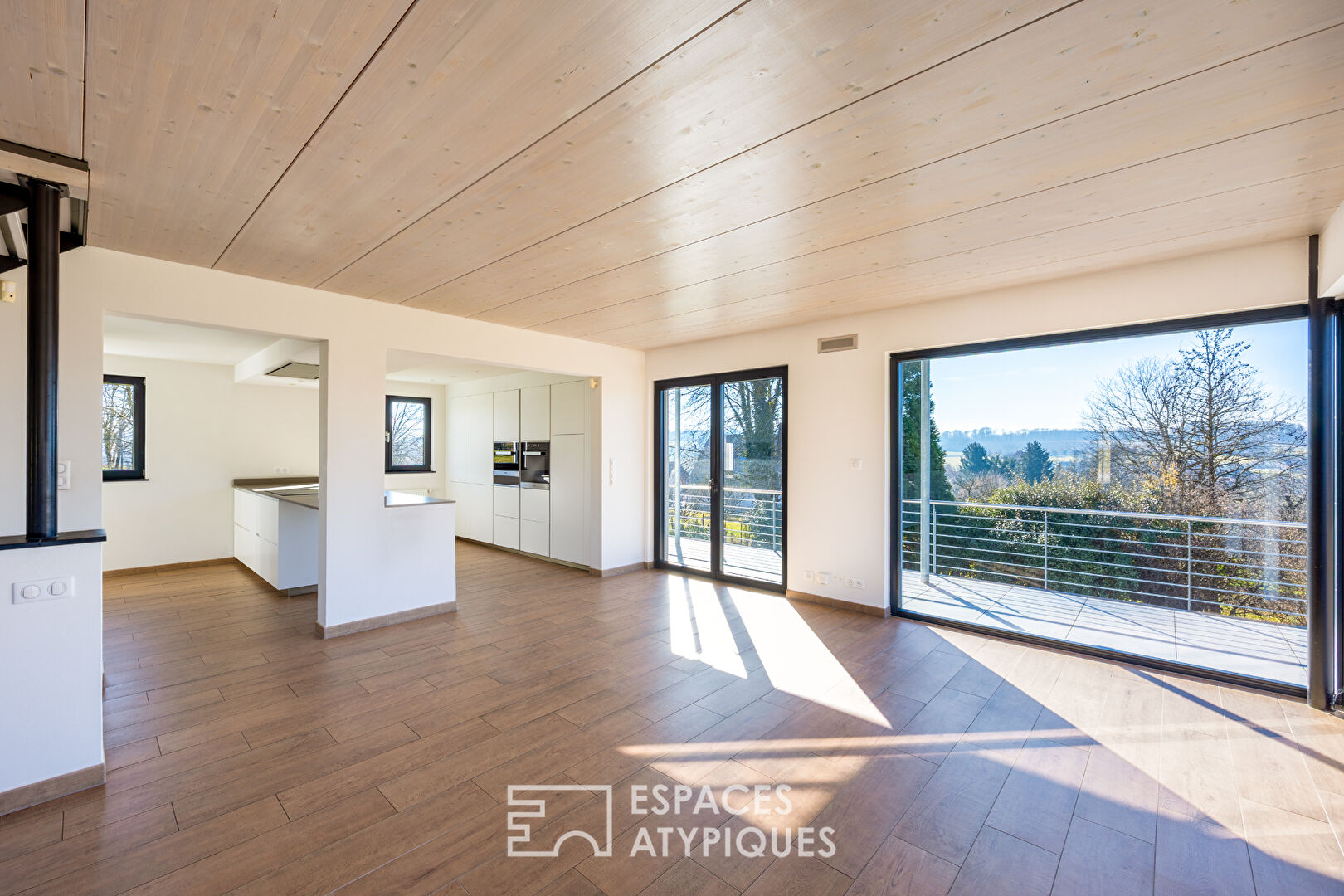 Maison contemporaine avec piscine au calme absolu