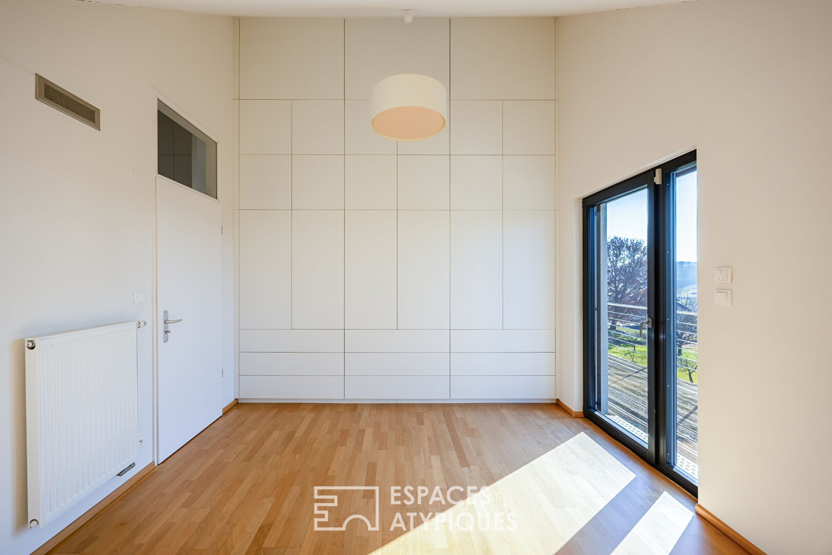 Maison contemporaine avec piscine au calme absolu