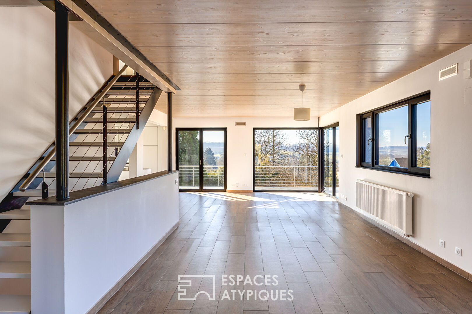 Maison contemporaine avec piscine au calme absolu