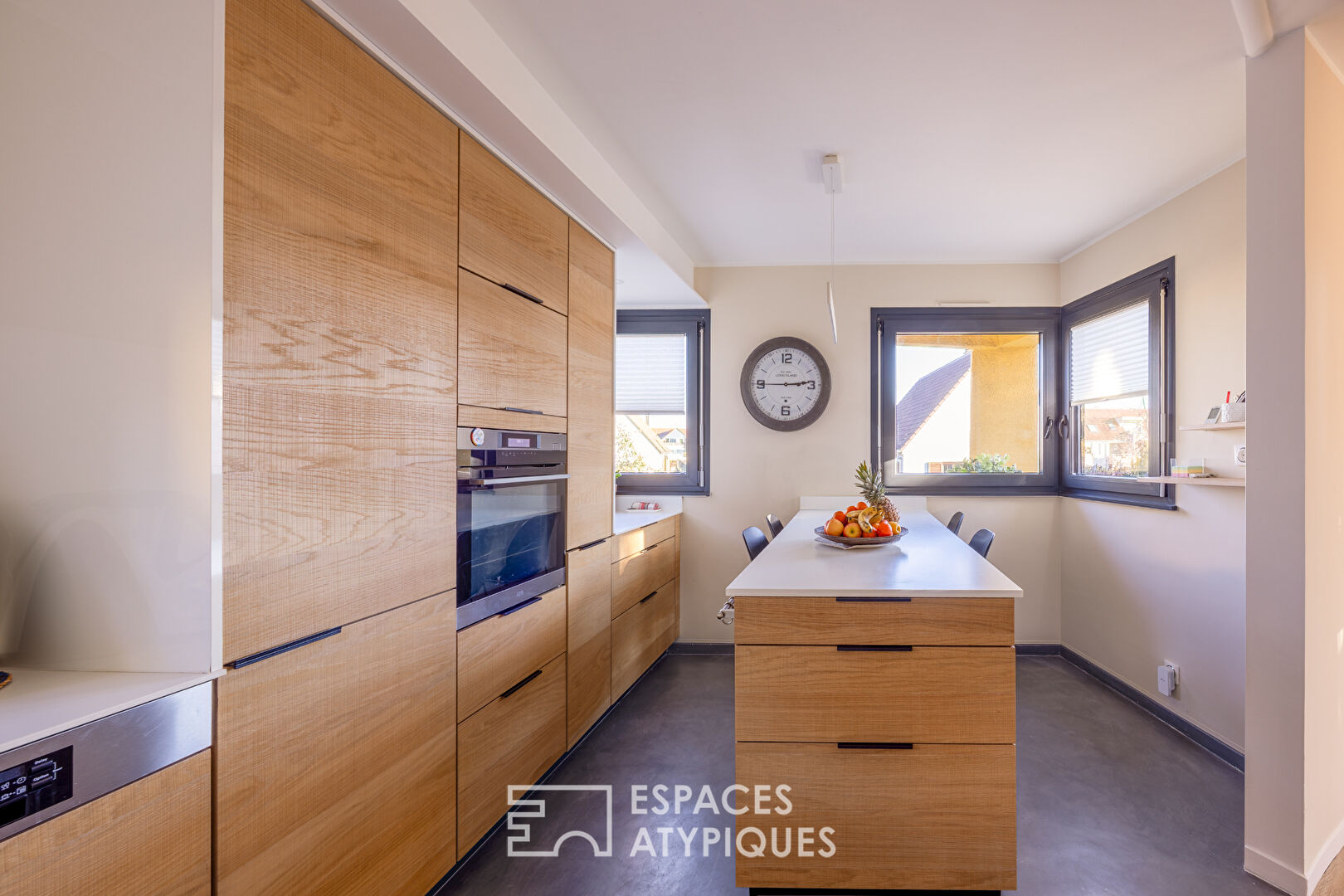 Maison d&rsquo;architecte rénovée avec piscine au coeur des maraîchers