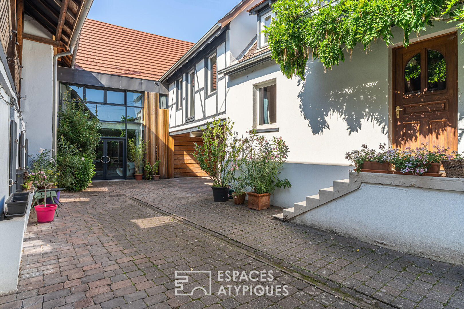 Corps de ferme d&rsquo;exception et son jardin intimiste