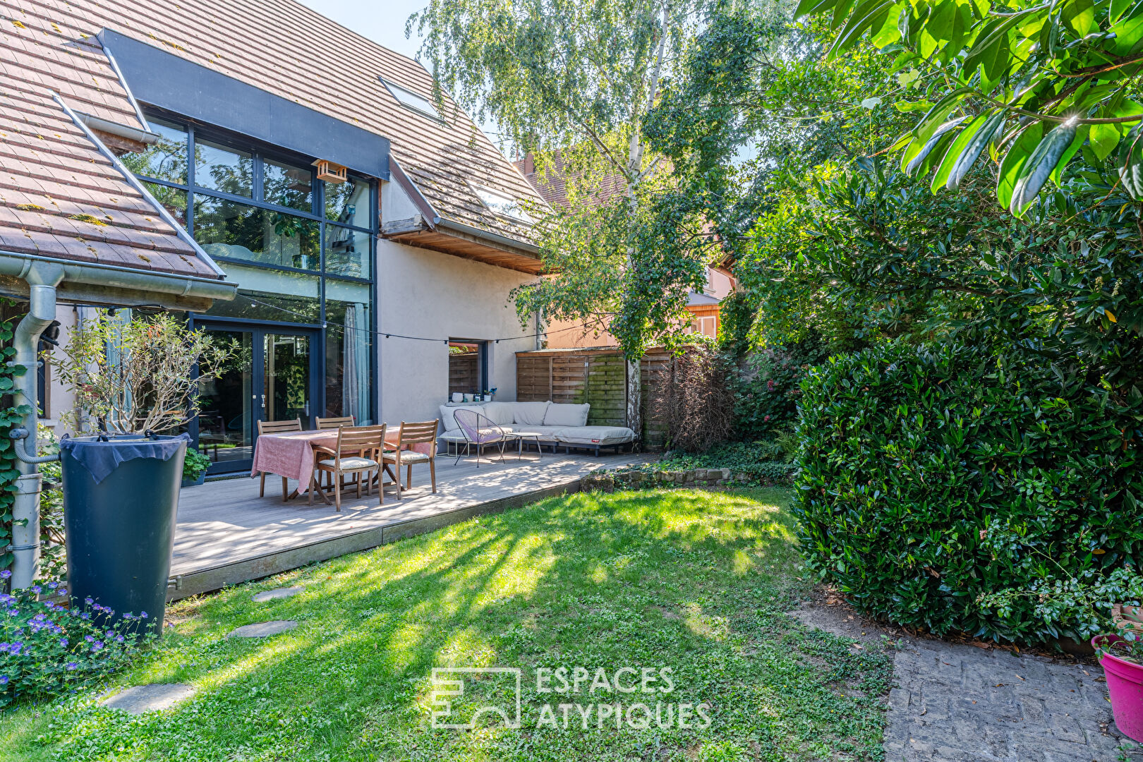 Corps de ferme d&rsquo;exception et son jardin intimiste