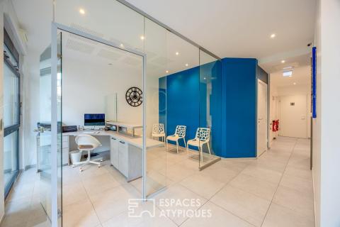 Local commercial en centre-ville dans une copropriété de caractère