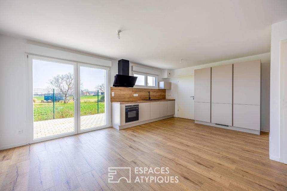 Contemporaine avec terrasse et vue sur la nature