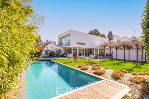 Maison d&rsquo;architecte dans son écrin de verdure au coeur du Rebberg