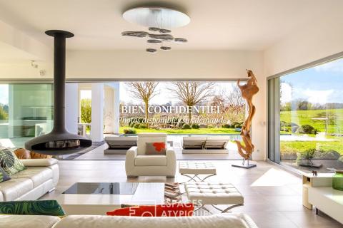 Contemporaine dans son écrin de verdure à l&rsquo;abri des regards