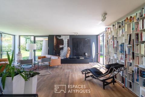 Maison d&rsquo;architecte aux lignes recherchées et sa piscine