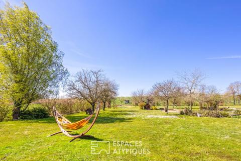 Contemporaine avec piscine intérieure et son vaste jardin arboré