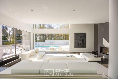 Contemporaine d&rsquo;exception dans son écrin verdoyant