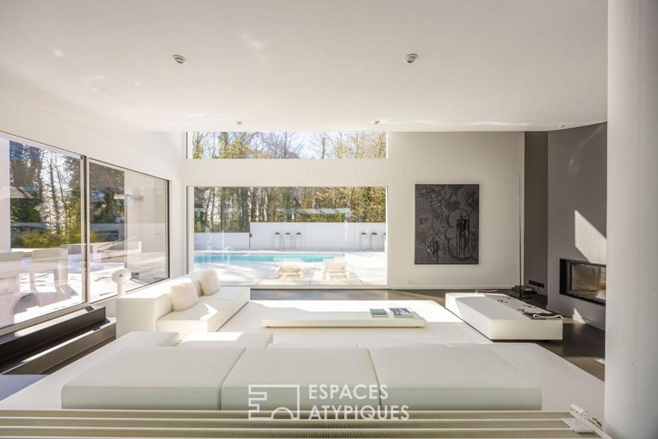 Contemporaine d'exception dans son écrin verdoyant