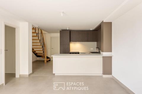 Loft contemporain en duplex et sa terrasse dans une ancienne friche industrielle