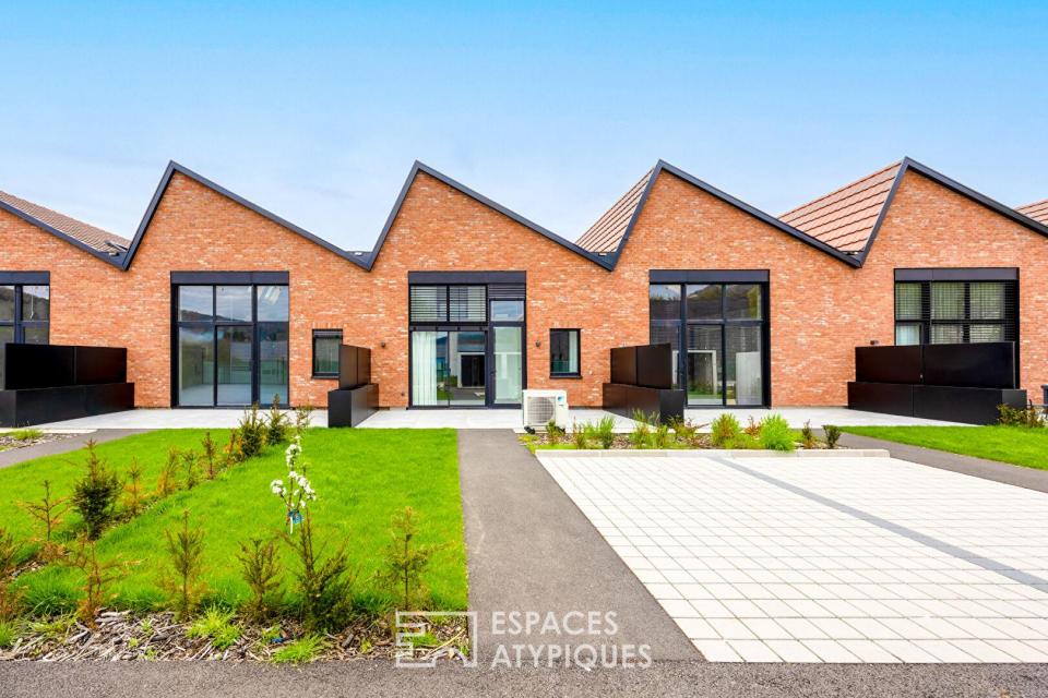 Loft contemporain en duplex et sa terrasse dans une ancienne friche industrielle