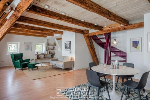 Duplex niché sous les toits au coeur de la Grande Île