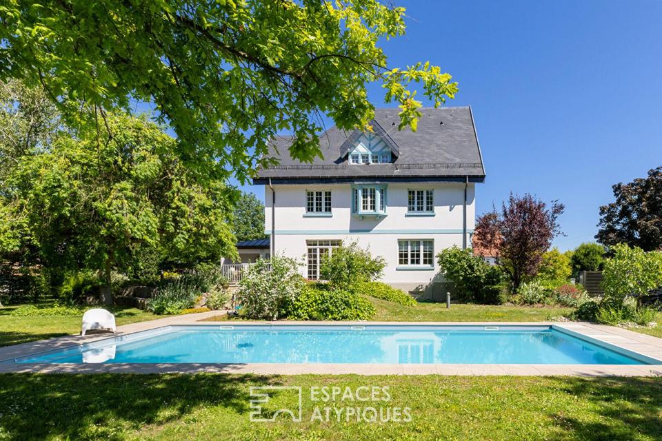 Maison de maître années 20 avec piscine et jardin paysager