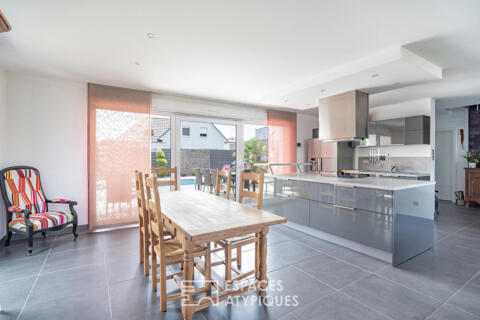 Maison contemporaine et sa piscine