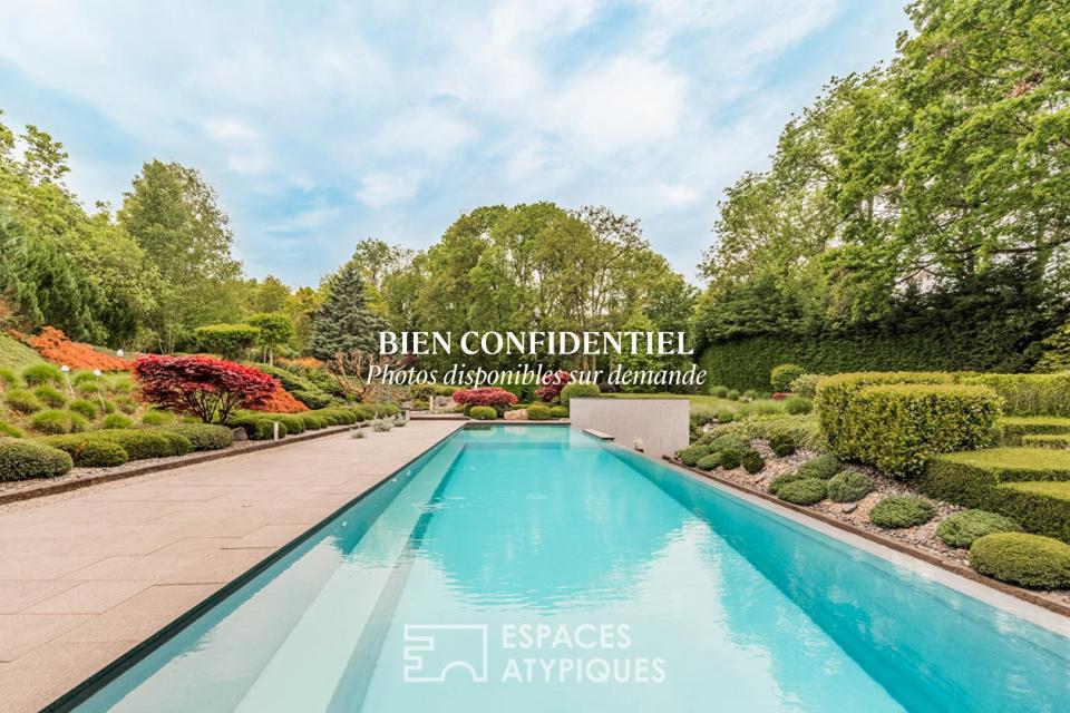 Villa d'architecte contemporaine aux lignes épurées et volumes d'exception
