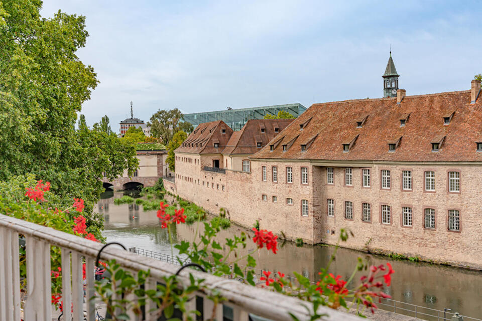 Appartement aux allures de bateau avec vue sur les Ponts Couverts