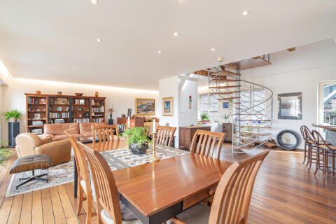 Appartement aux allures de bateau avec vue sur les Ponts Couverts