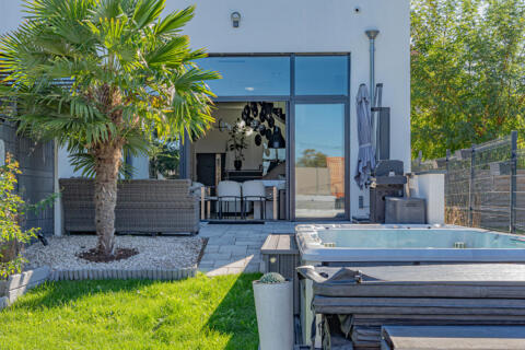 Ancienne grange rénovée esprit loft et son spa de nage