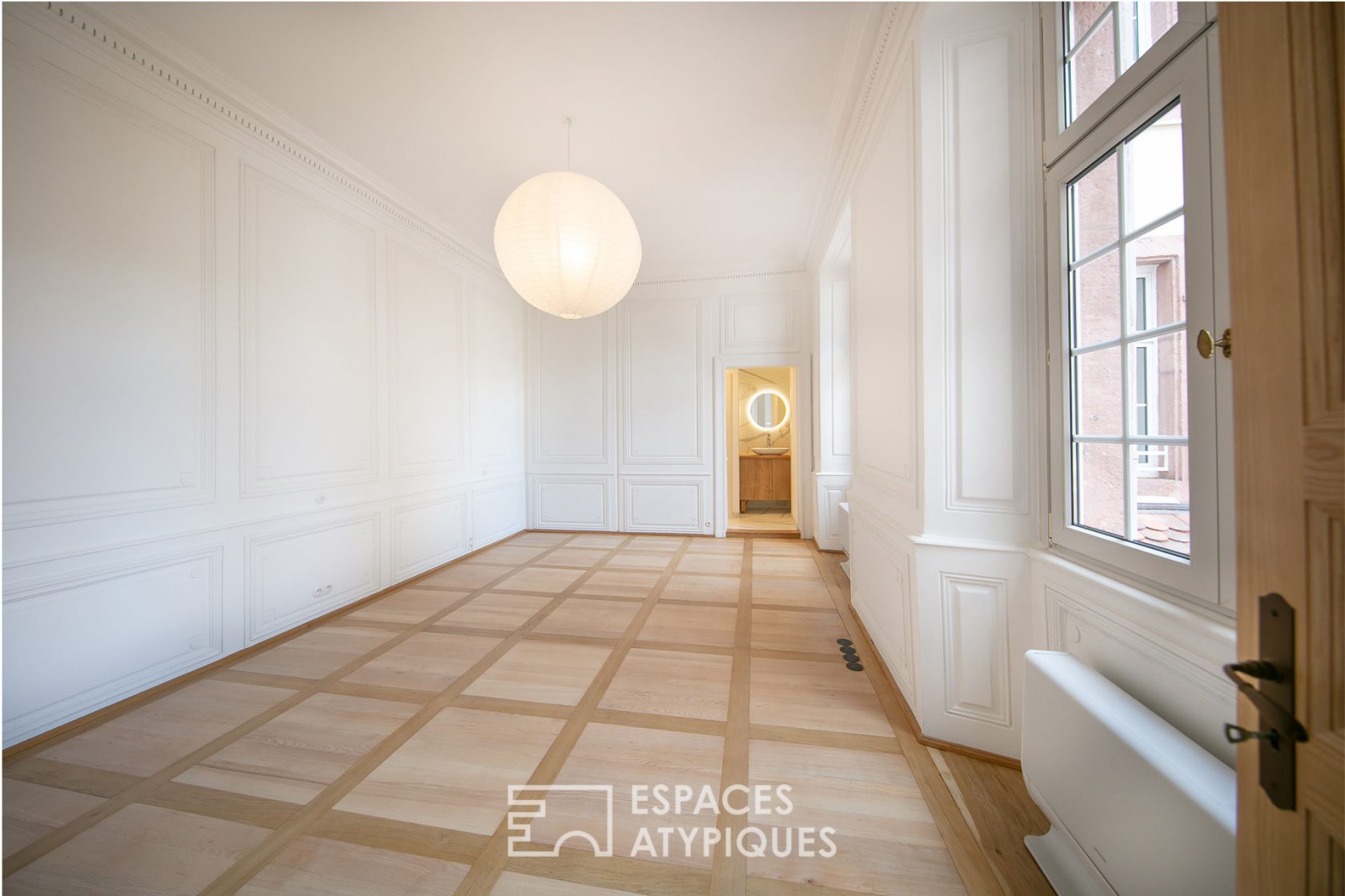 Character flat renovated by an architect with terrace and private courtyard