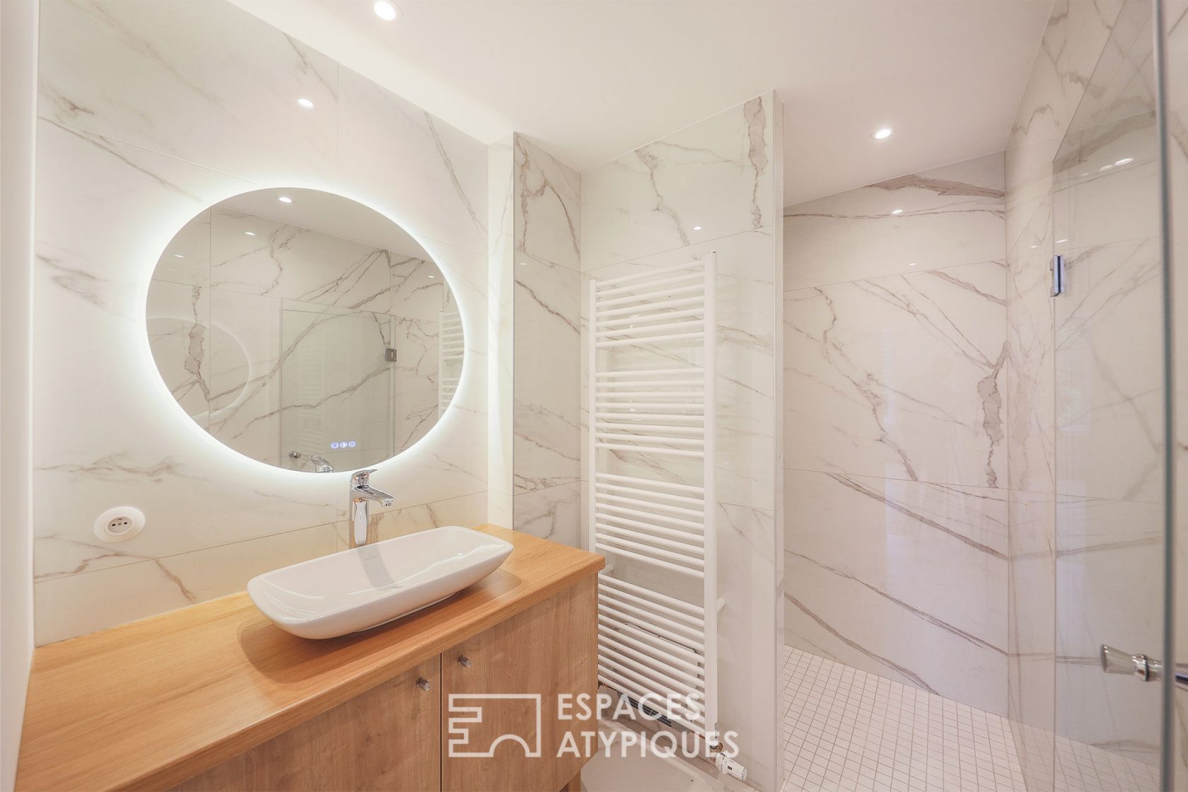 Character flat renovated by an architect with terrace and private courtyard
