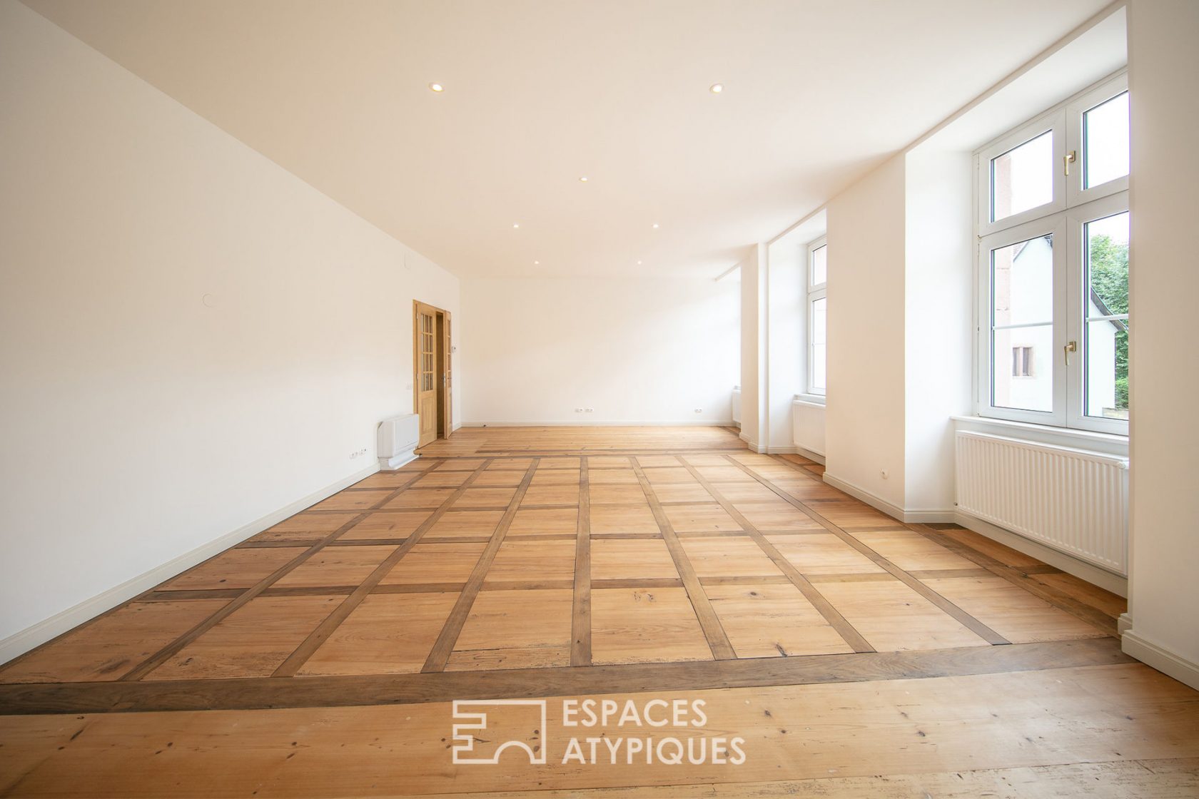 Character flat renovated by an architect with terrace and private courtyard