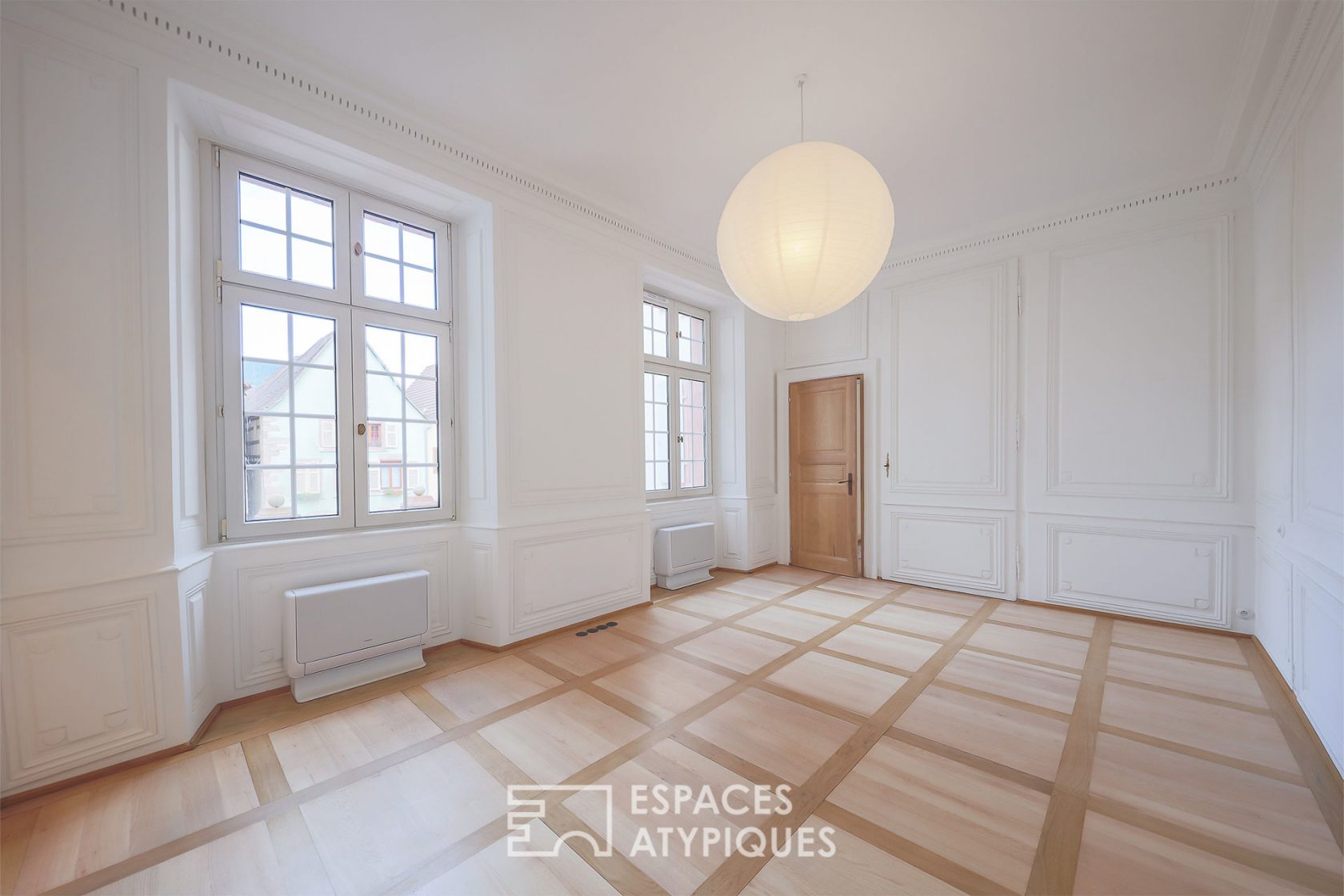 Character flat renovated by an architect with terrace and private courtyard