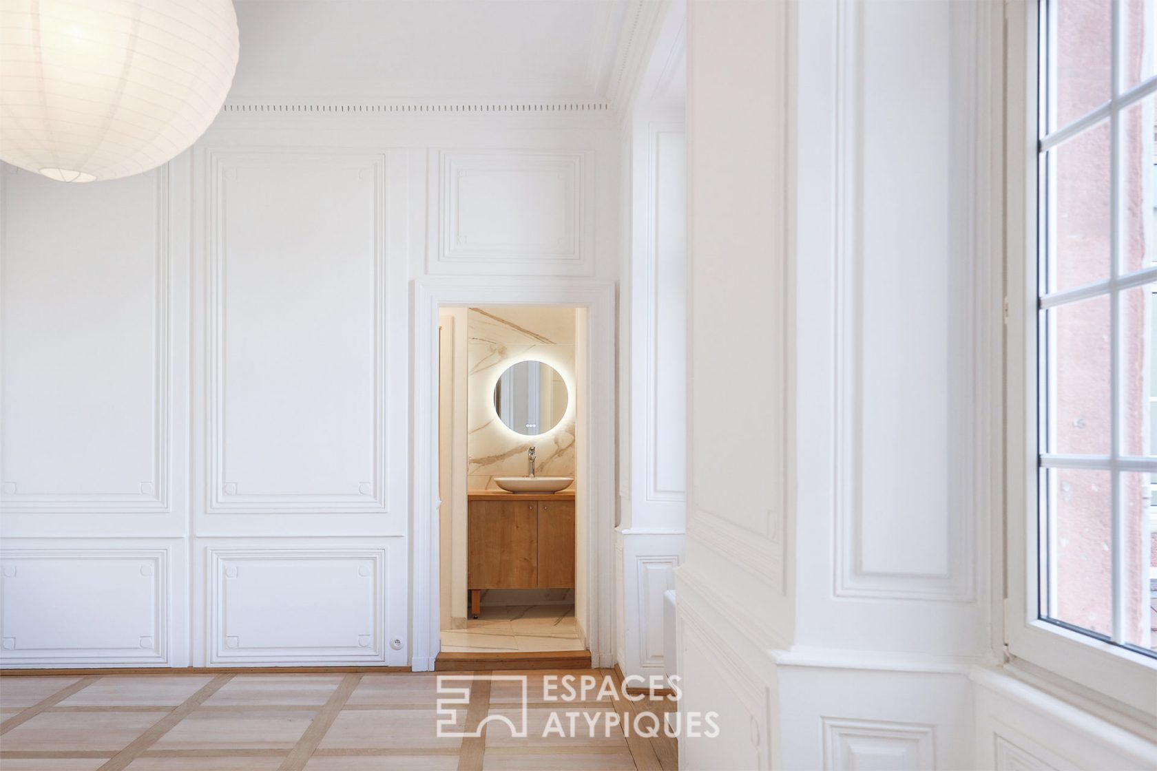 Character flat renovated by an architect with terrace and private courtyard