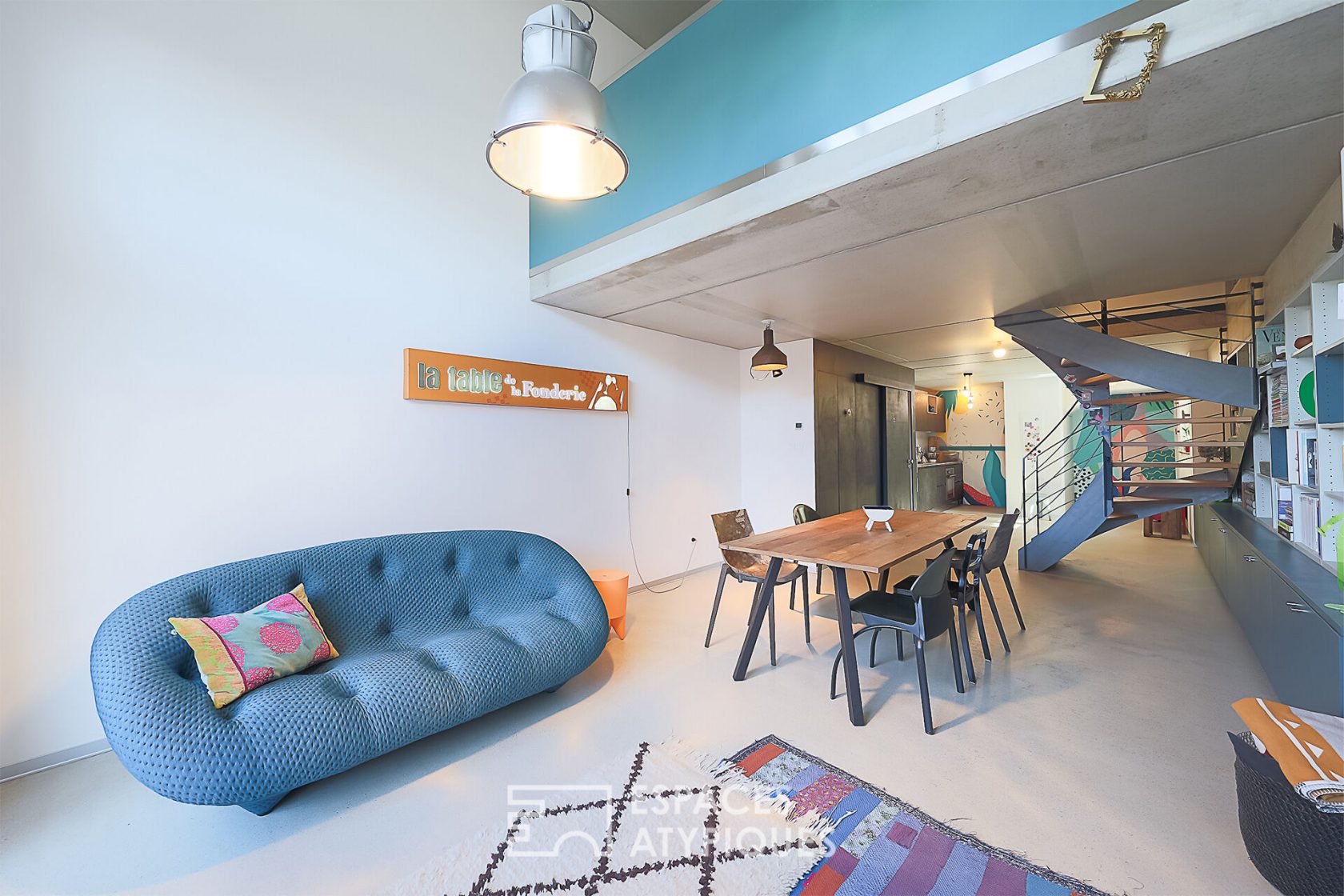 Industrial loft and its terrace in the foundry district