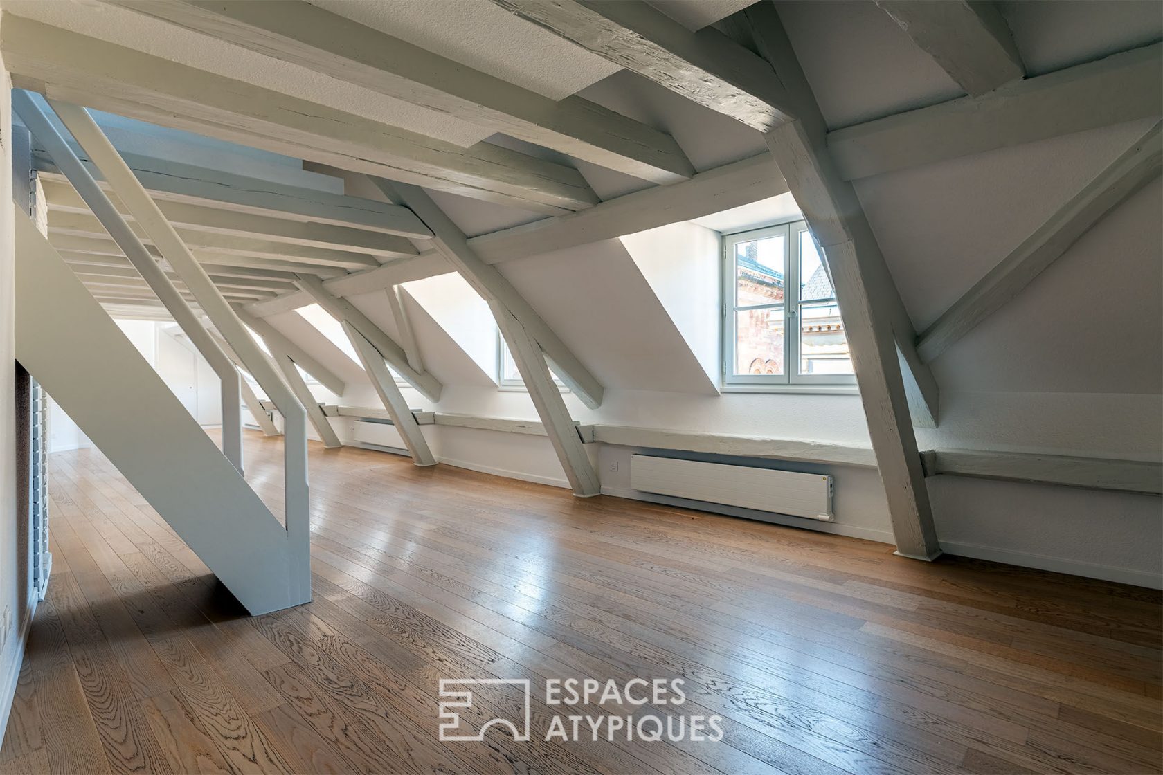 DÉJÀ LOUÉ : Duplex carré d’or et sa terrasse vue Cathédrale